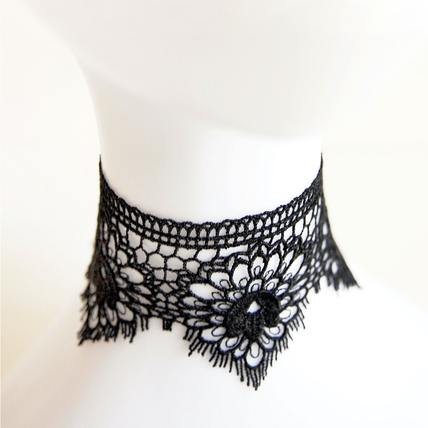 MANDALA CHOKER