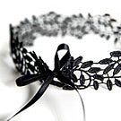 LEAVES CHOKER