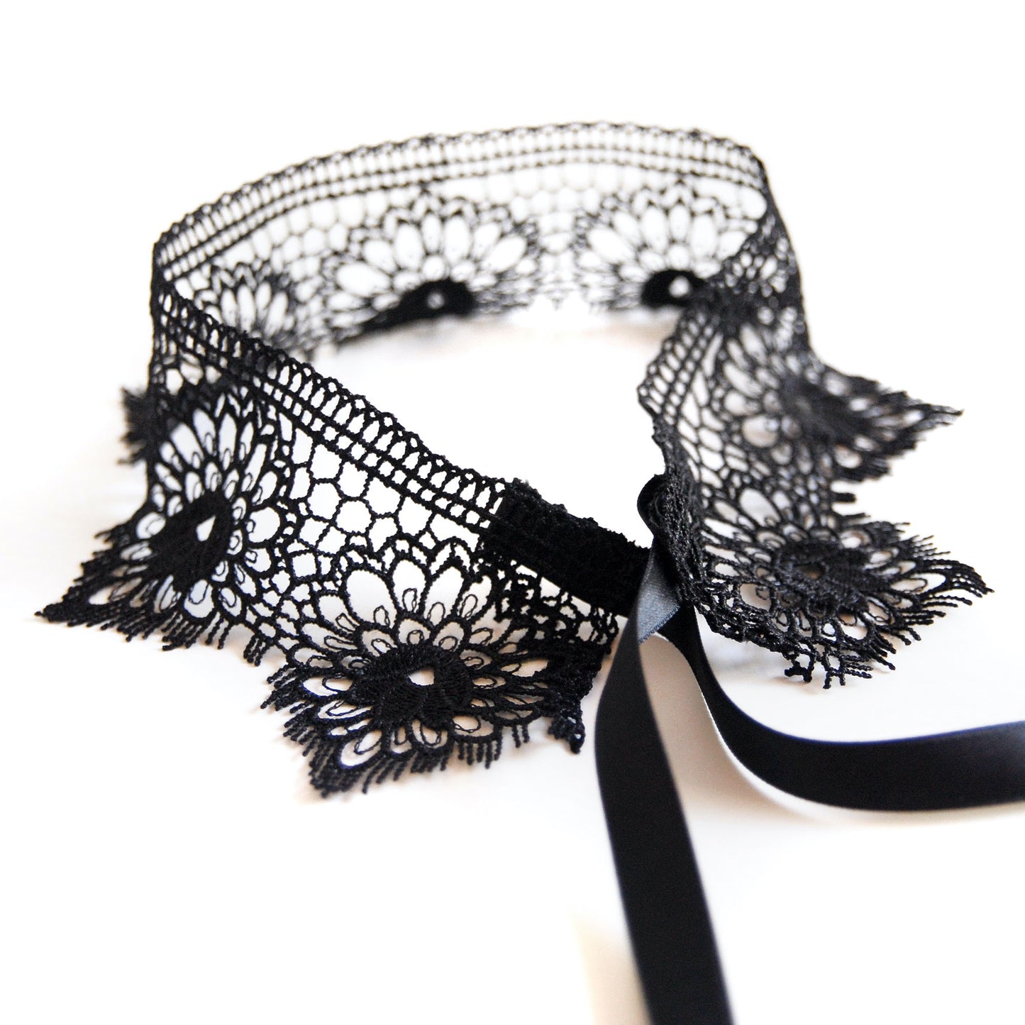 MANDALA CHOKER